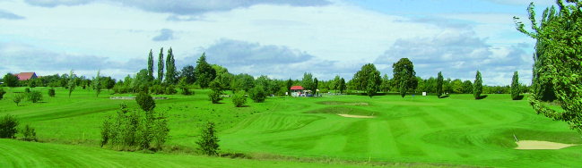 Fairway auf einem Golfplatz